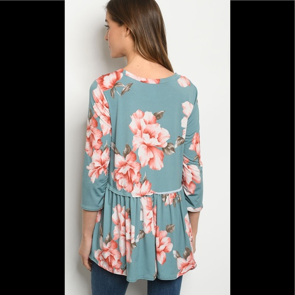 2 for $40❤️sage floral top - Picture 3 of 4